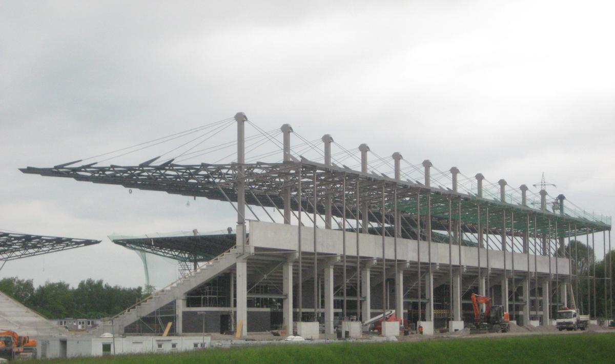 Die Hinterseite der Gegentribüne des Stadion Essen (Rohbauphase) 