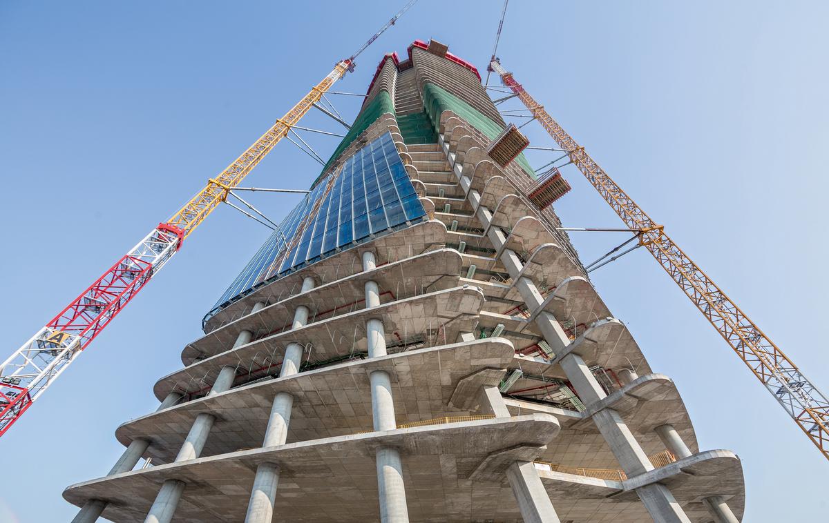 The 44 storeys elegantly wind their way upwards from the ground. 