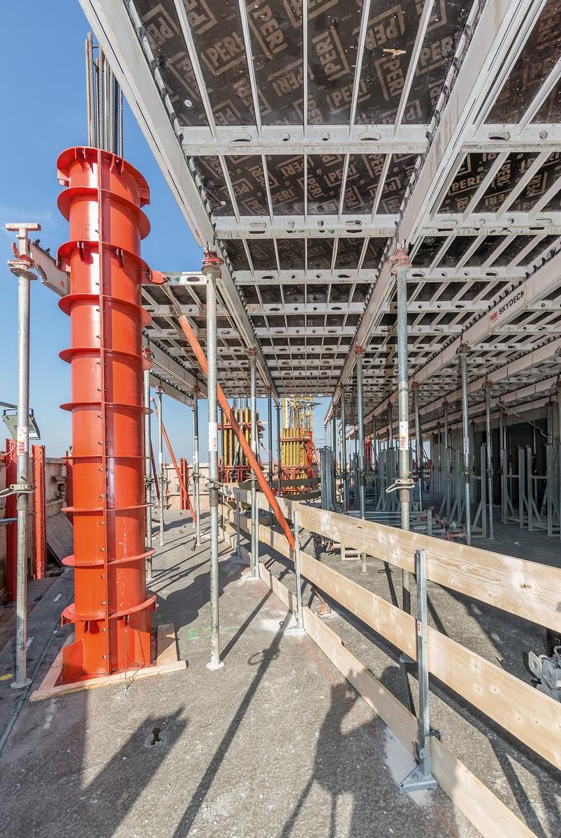 Media File No. 272826 With protection provided by the RCS enclosure, fast and safe forming operations could be carried out with SKYDECK Panel Slab Formwork and special formwork elements based on SRS Circular Column Formwork.