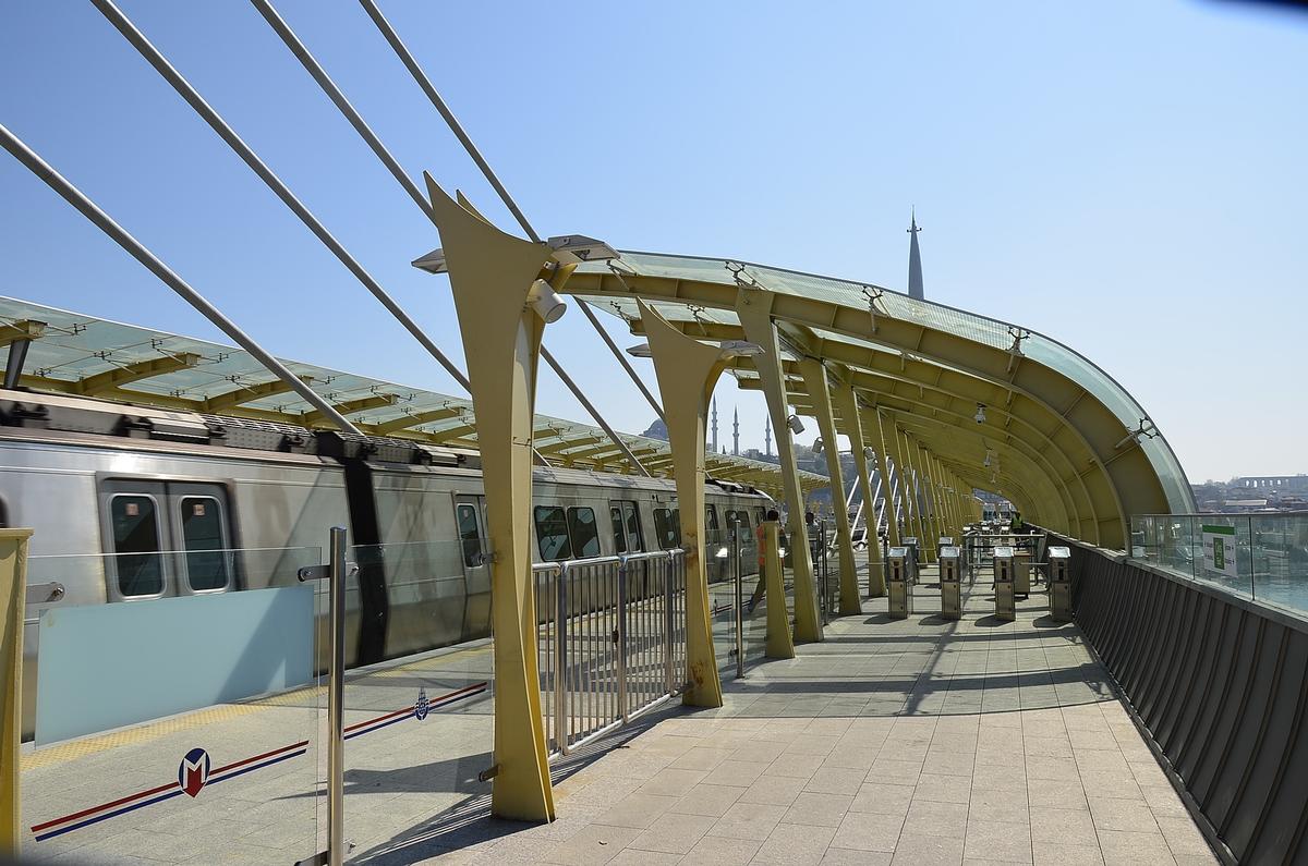 Pont-métro de la Corne d'Or 