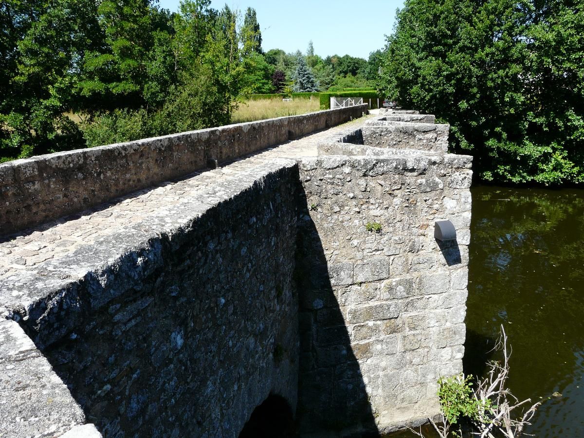 Pont roman de Gourgé, Deux-Sèvres, France 
