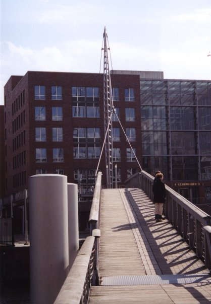 Schrägseilbrücke im Hamburger Hafen 