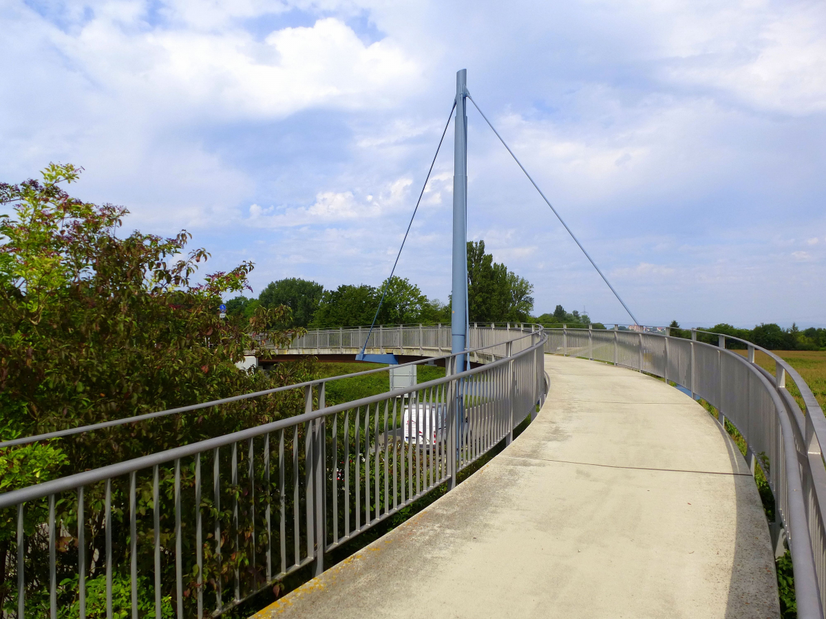 Geh- und Radwegbrücke Hochstetten 