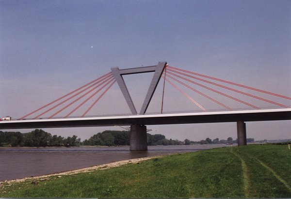 Flughafenbrücke 