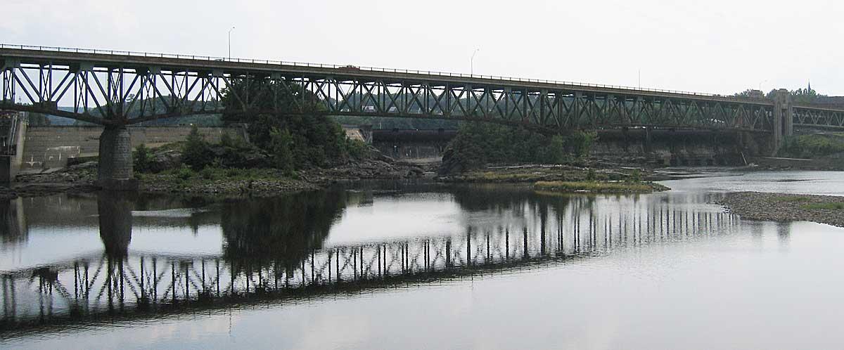 Gill-Montague Bridge 