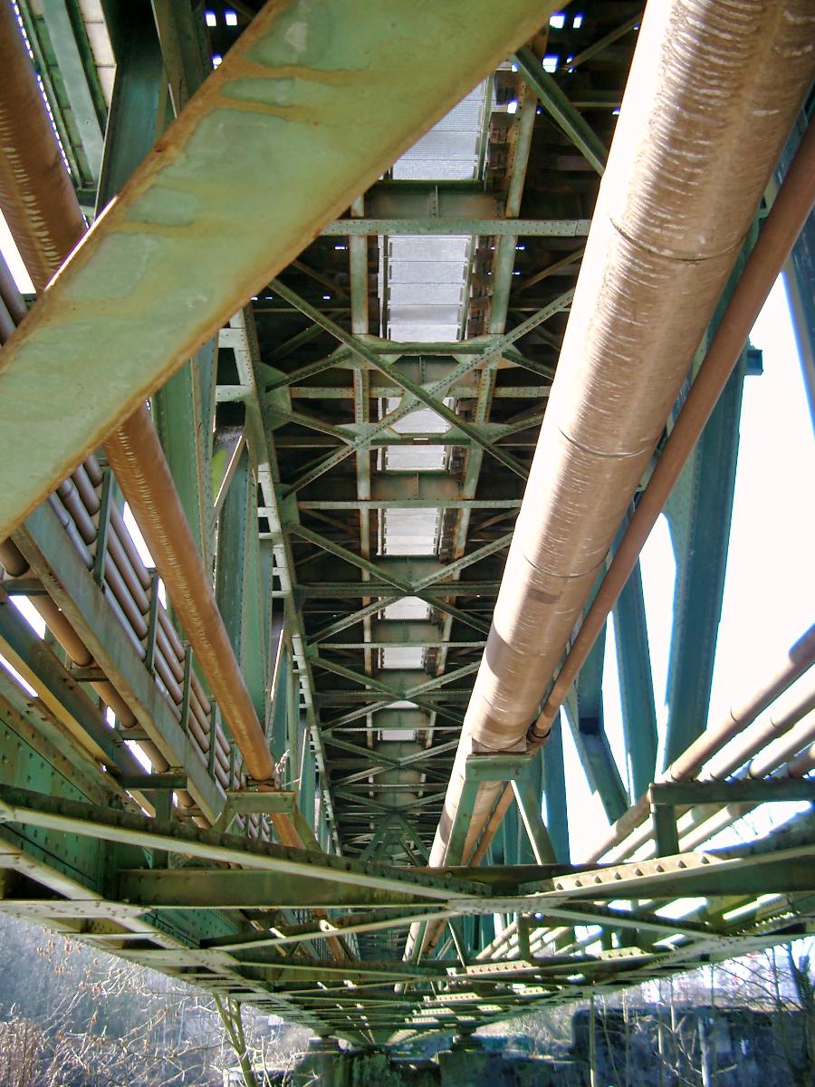 Pont-rail sur la Ruhr à Essen-Kettwig 