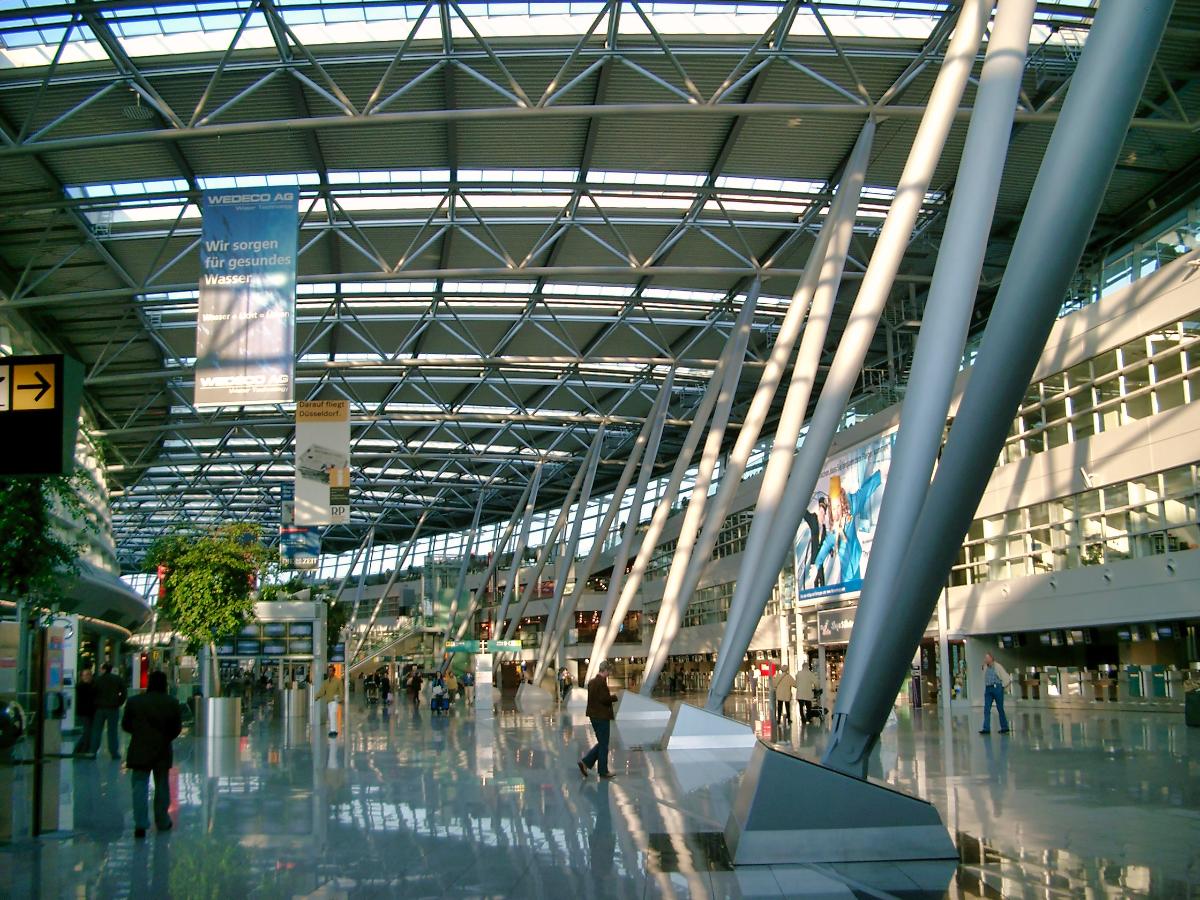 Terminal B, Zentralgebäude des Flughafen Düsseldorf-International 