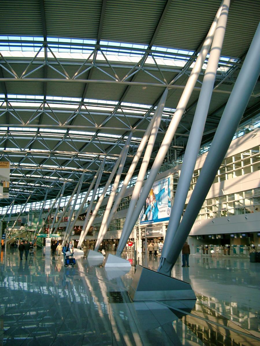 Terminal B, Zentralgebäude des Flughafen Düsseldorf-International 