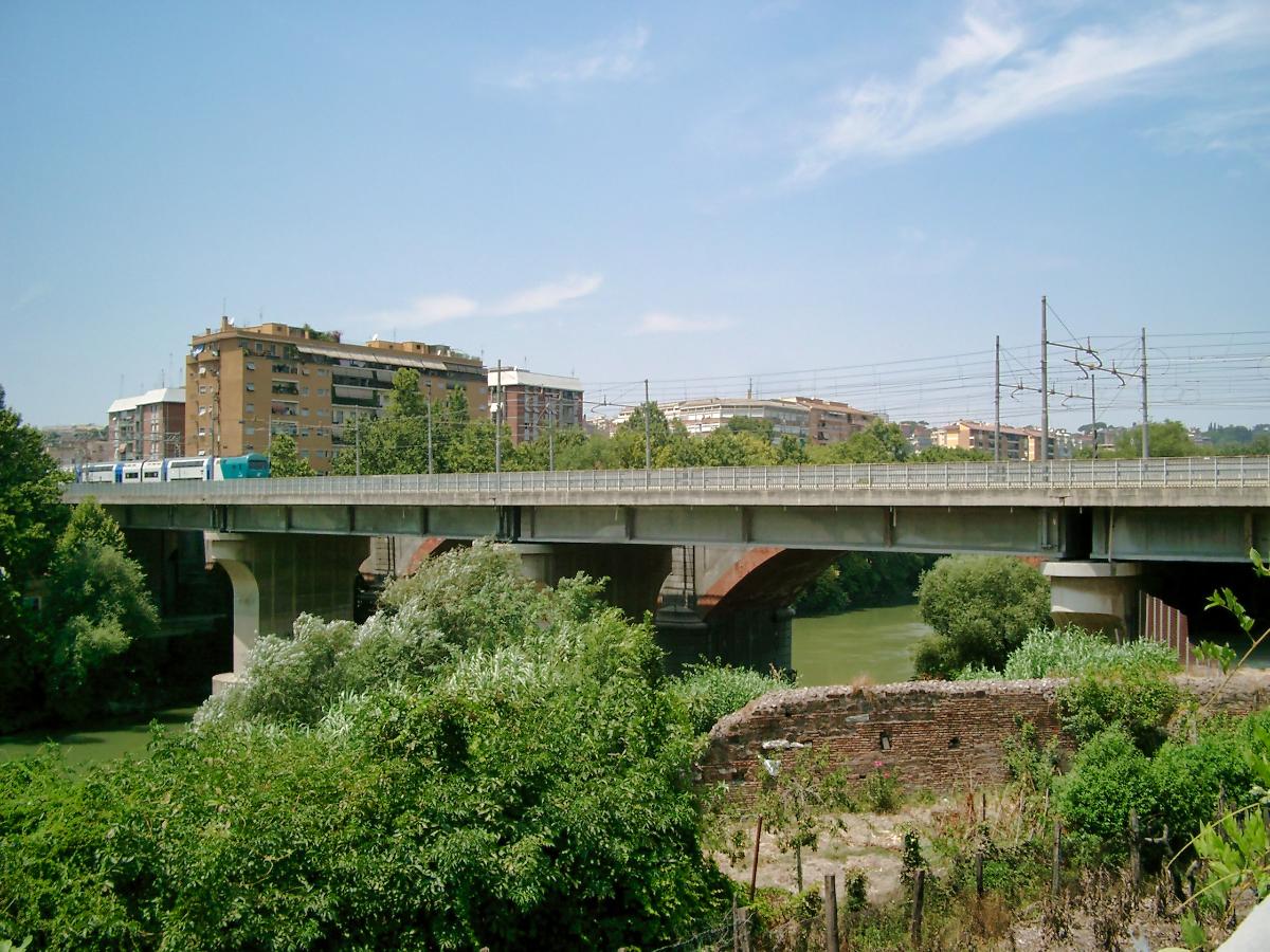 Eisenbahnbrücke über den TIber (I), Rom 