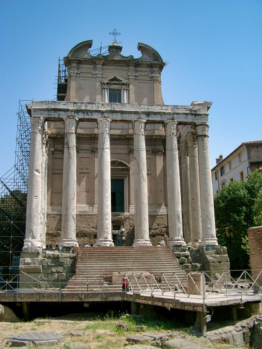 Temple d'Antonius et de Faustina, Forum Romanum, Rome 