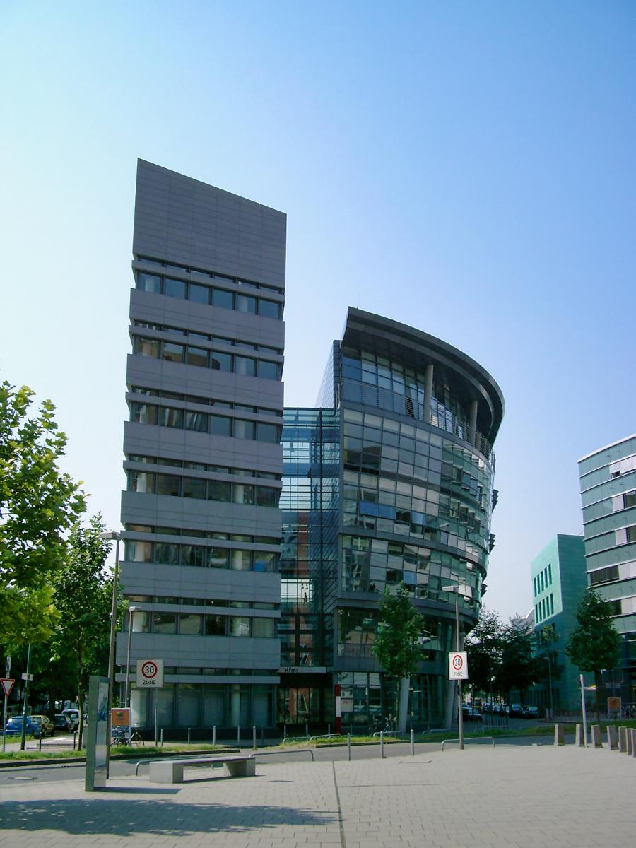 Medienhafen, Düsseldorf – Grand Bateau 