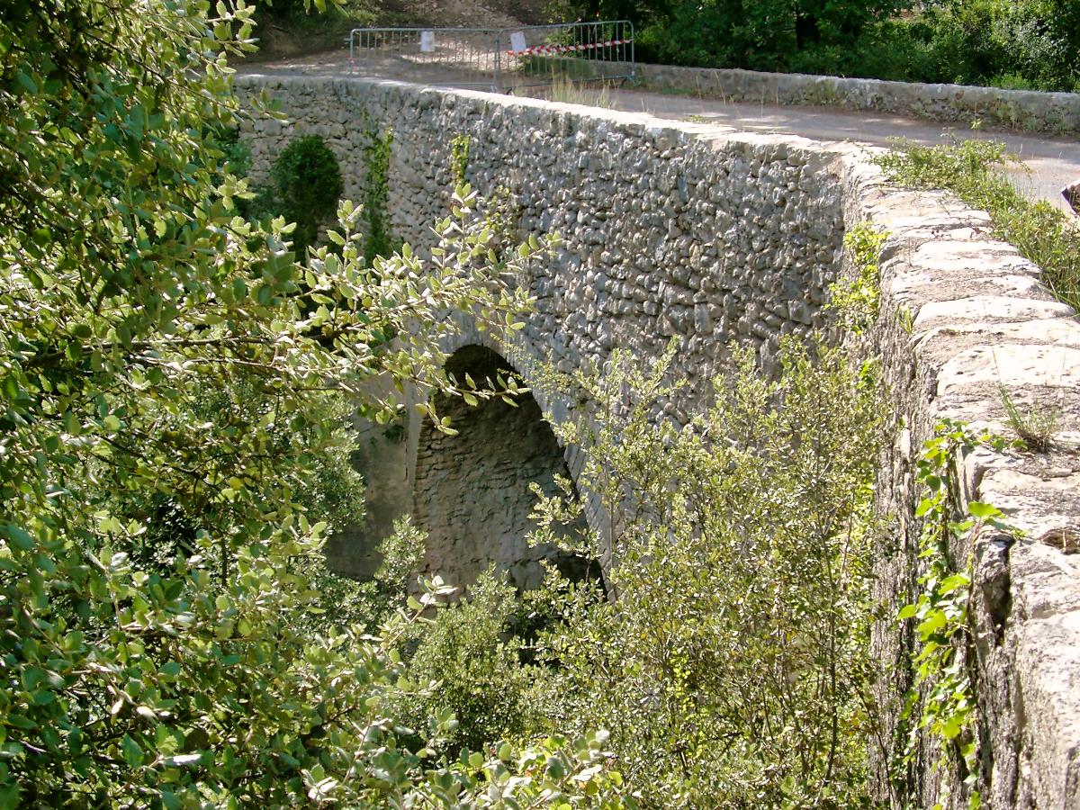 Römerbrücke across the Bues in Ganagobie / Lurs 