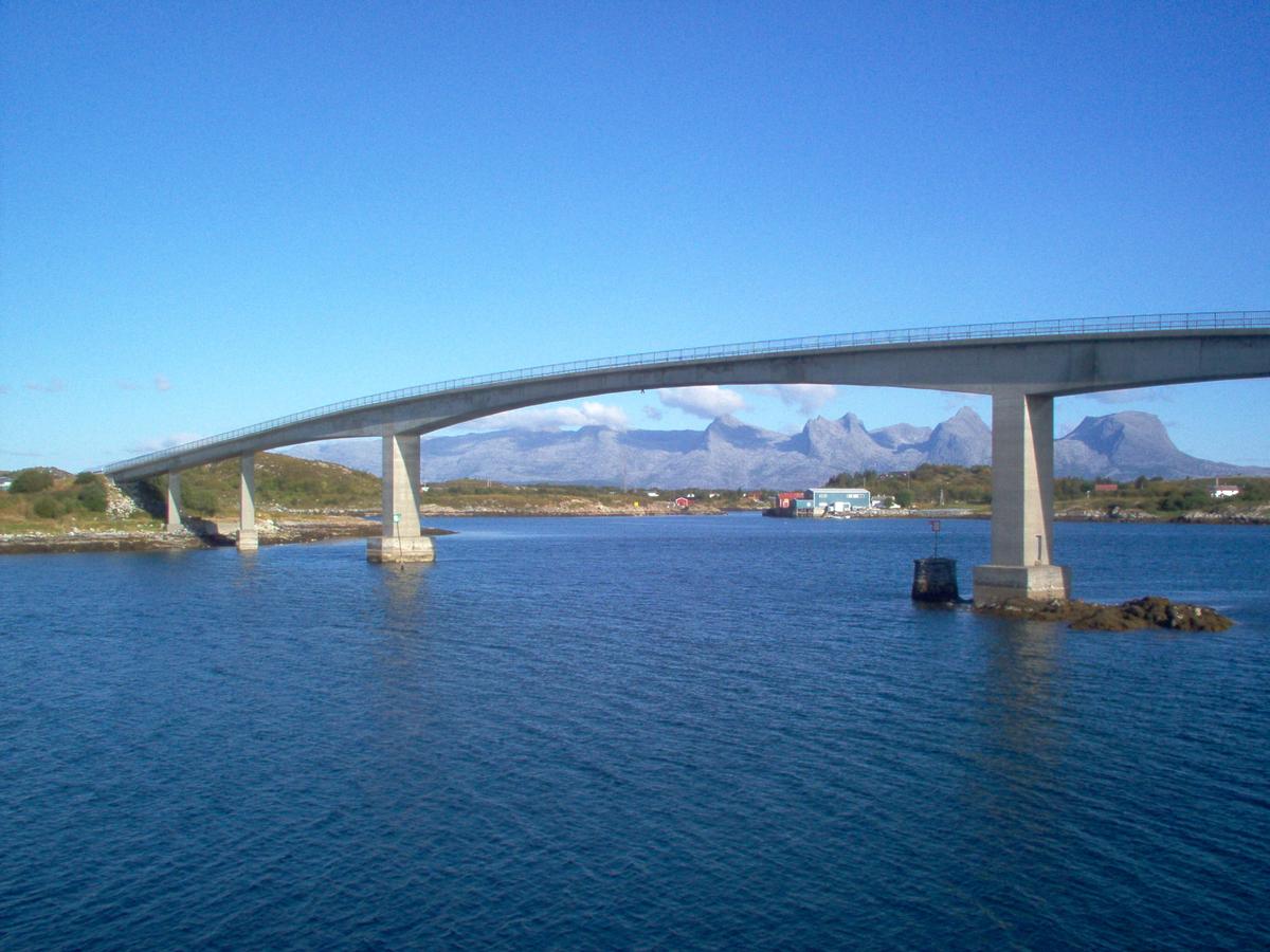 Kalvøyrevet-Brücke 