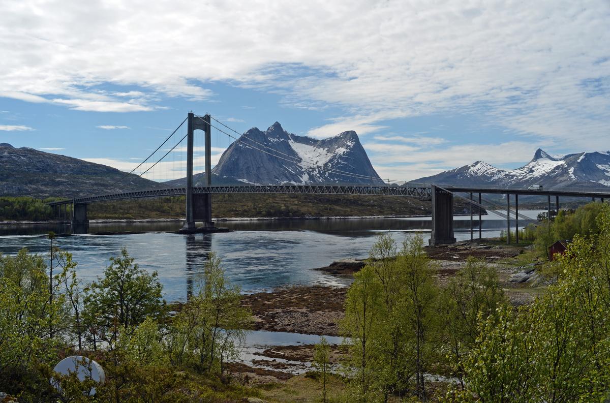 Pont sur le Kjerringvikstraumen 