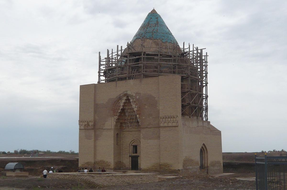 Sultan Tekesh Mausoleum 