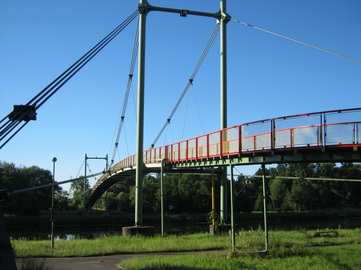 Footbridge across the Labe 