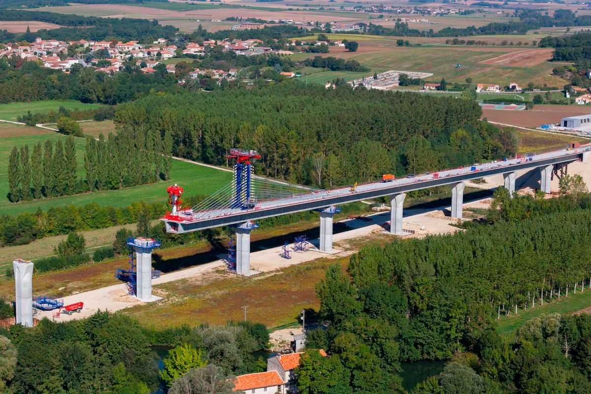 Viaduc de la Charente Nord − LGV Sud-Europe-Atlantique 