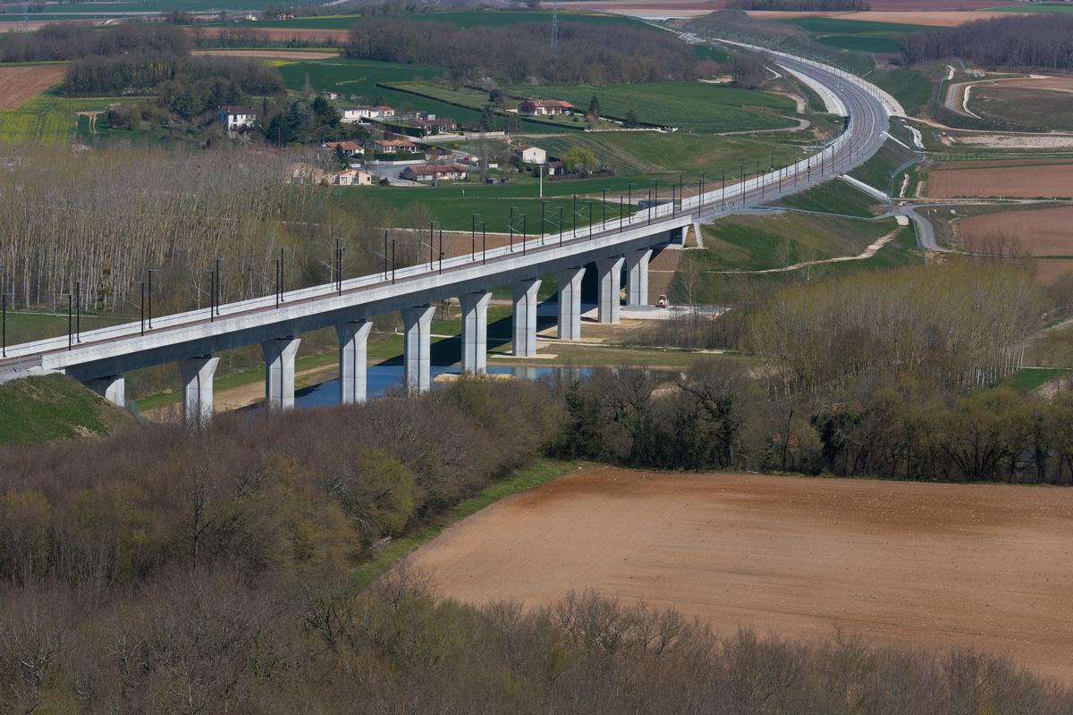 Viaduc de la Charente Nord − LGV Sud-Europe-Atlantique 