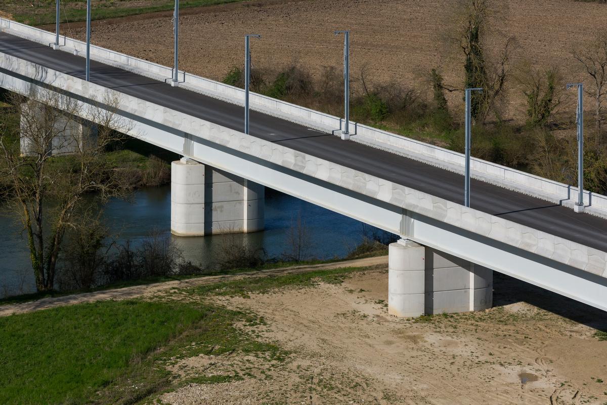 Viaduc de la Charente Sud − LGV Sud-Europe-Atlantique 