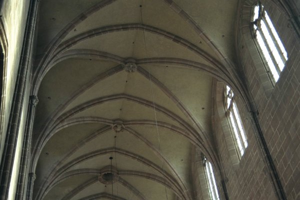 Voûte de la nave principale. Eglise Saint Laurent à Nuremberg, Allemagne 
