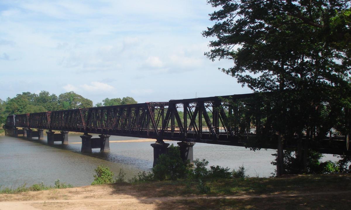 Pont ferroviaire de Manampitiya 