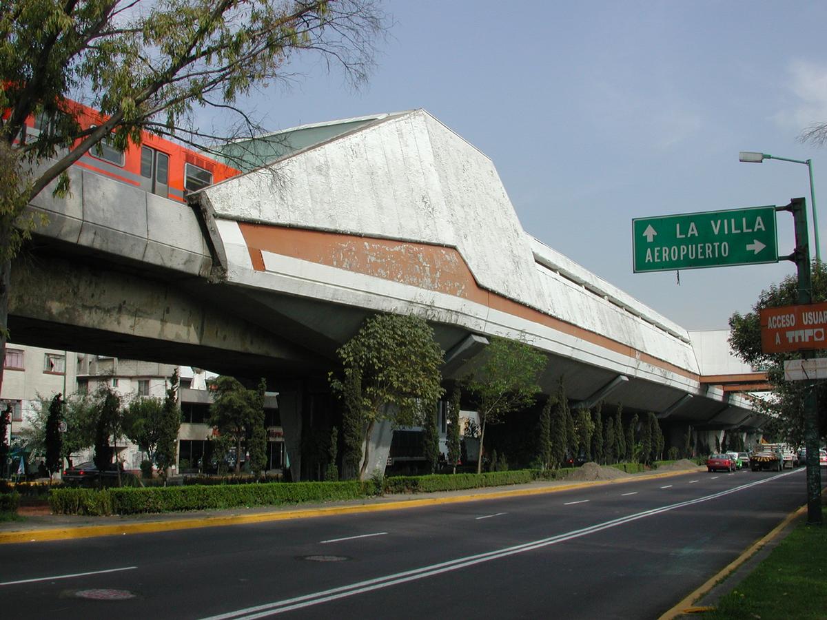 Metrobahnhof Fray Servando 