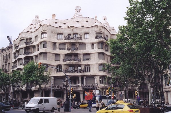 Casa Milà – Hauptfassade 