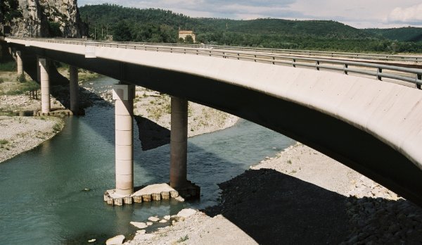 Neue Durancebrücke bei Mirabeau (Pont de Mirabeau) 