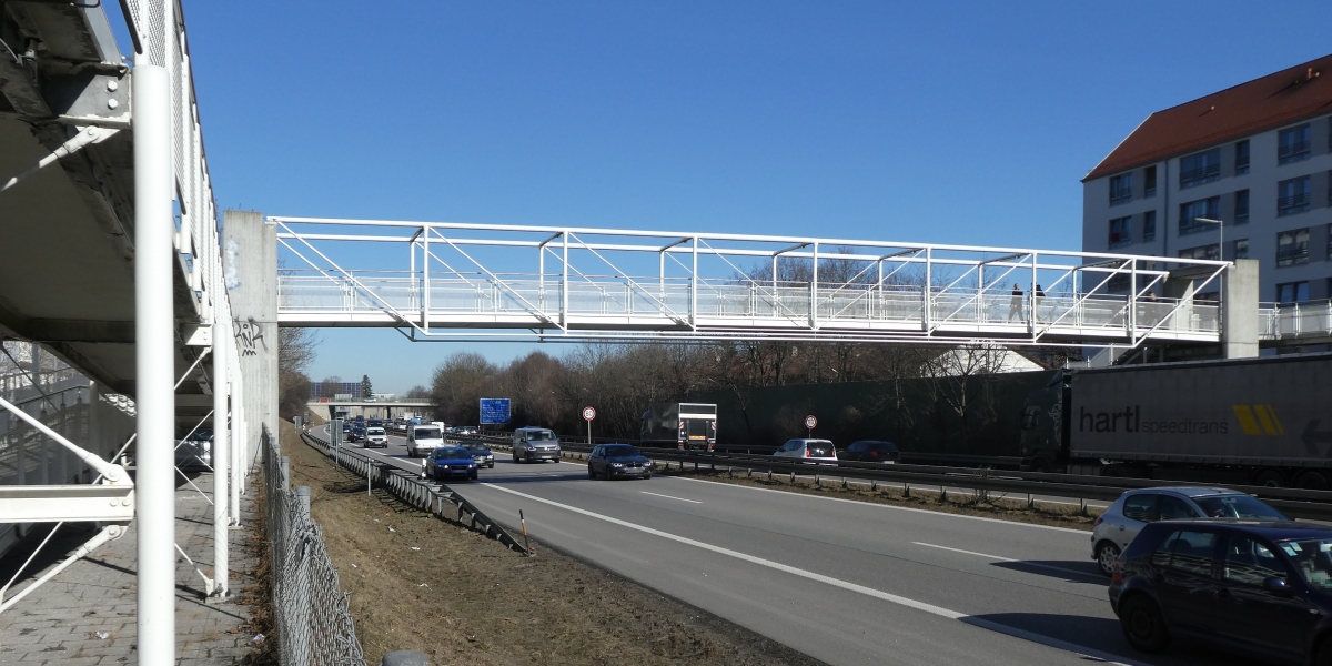 Footbridge over the A9 in Schwabing 