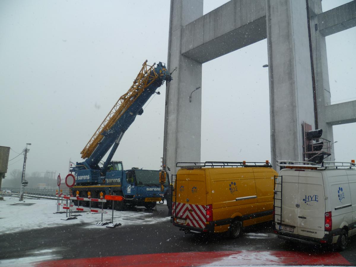 Auto crane used for the removal of the deck of Humbeek bridge after the ship collision. 