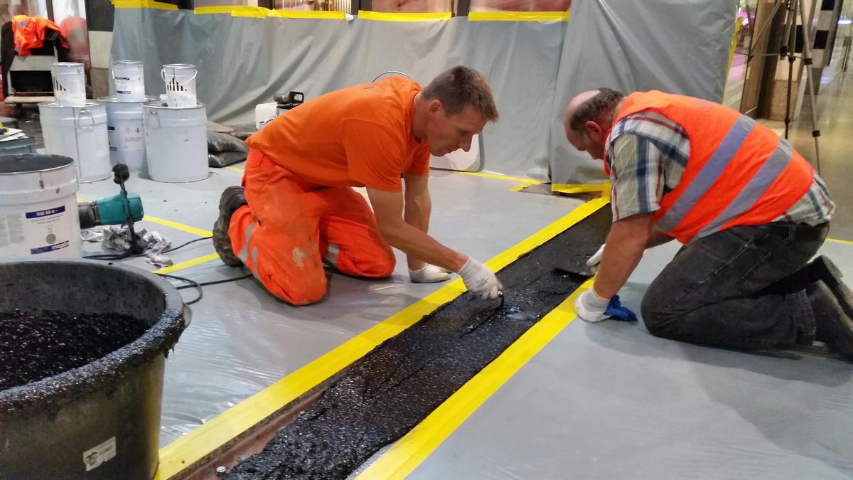 Application of a POLYFLEX®SLIM-PU joint at Zurich Central Station 