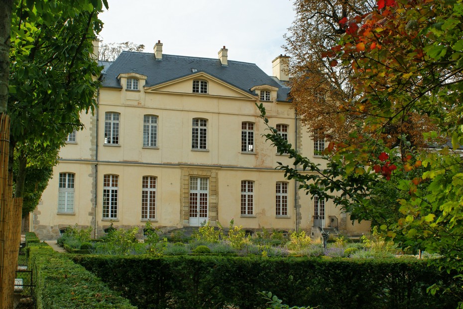 Petit Chateau Sceaux Structurae