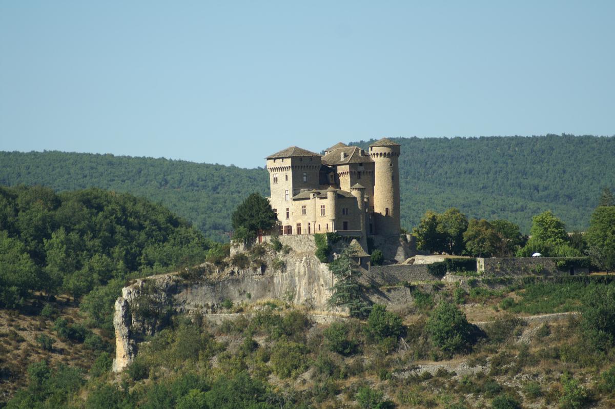 Cabrières Castle near Verrières 