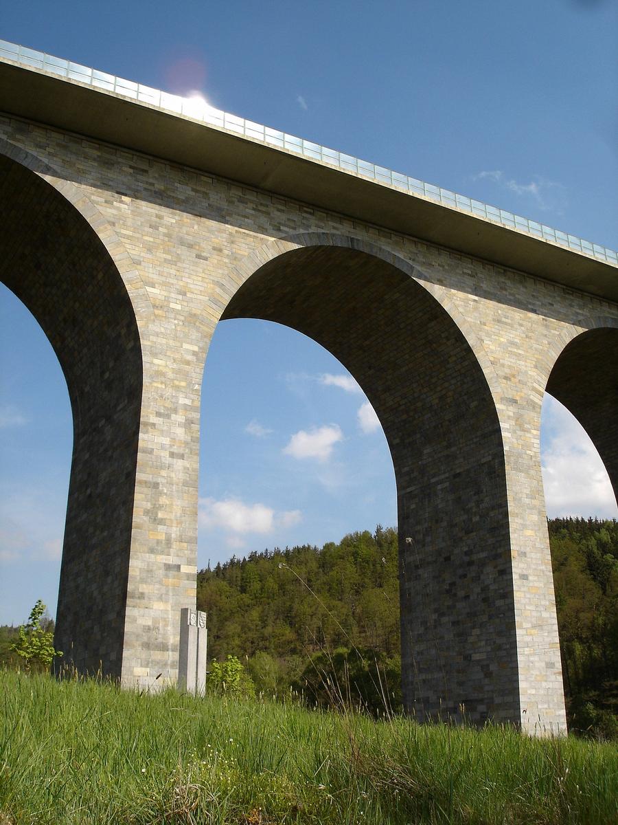 Pont sur la vallée de la Weiße Elster 