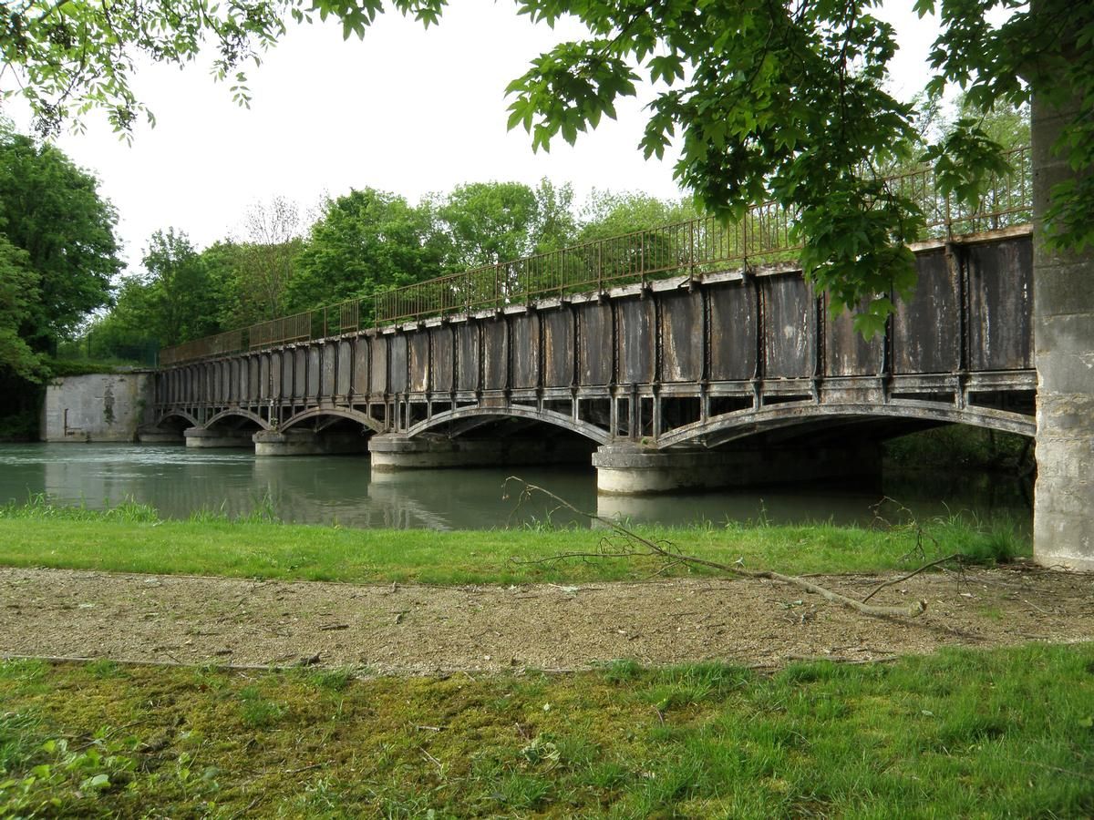 Barberey-Saint-Sulpice Canal Bridge 