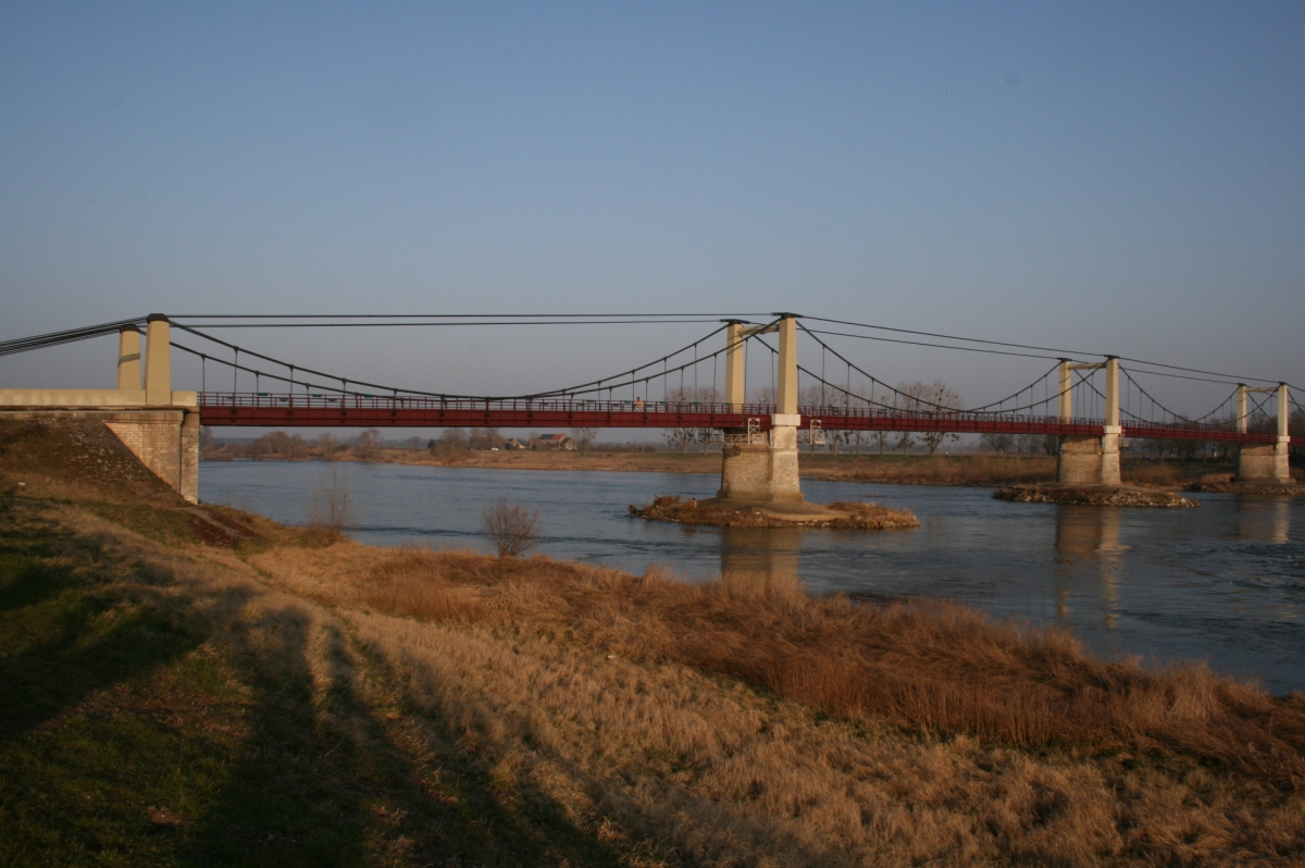 Meung-sur-Loire Suspension Bridge 