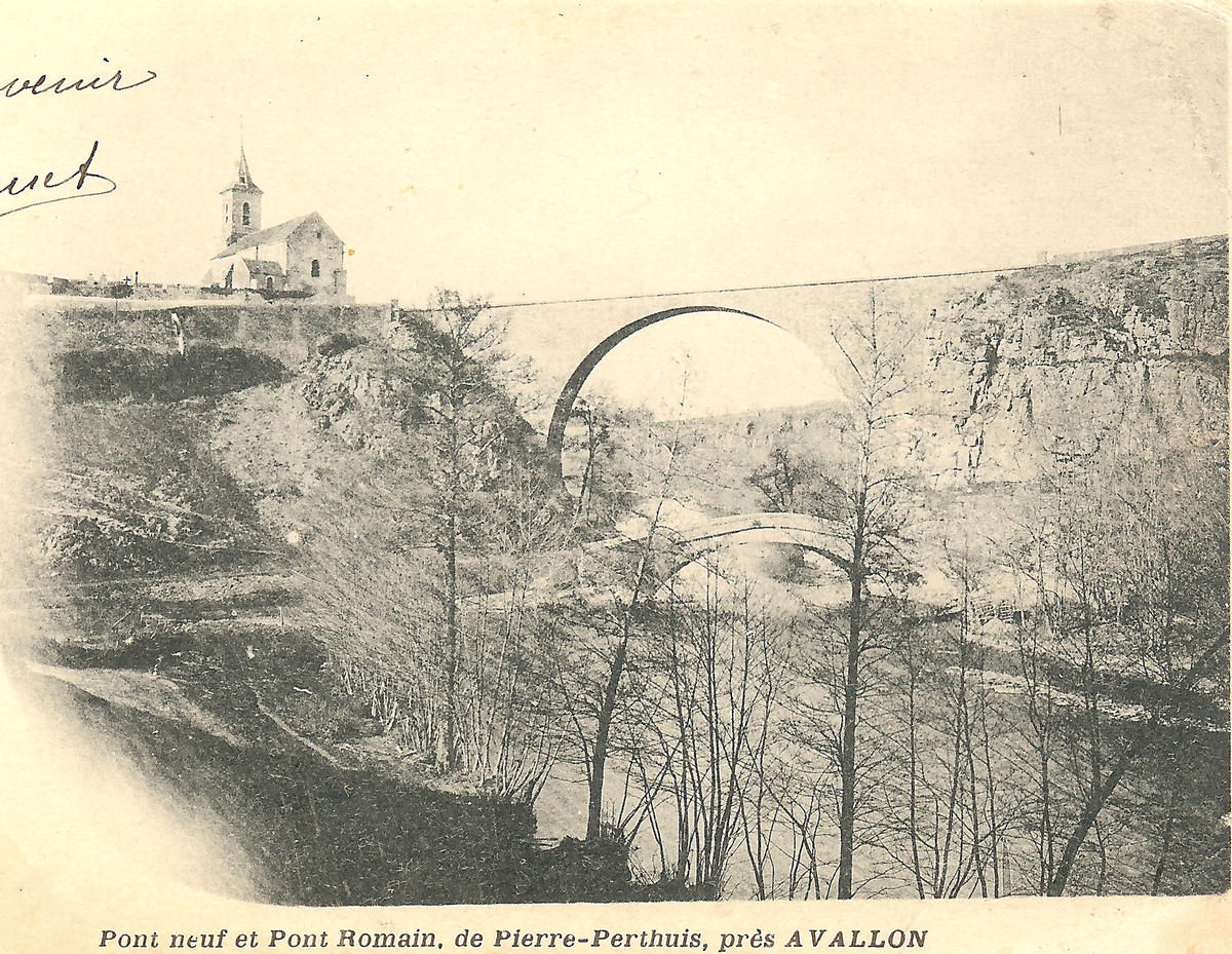 Alte Curebrücke Pierre-Perthuis 