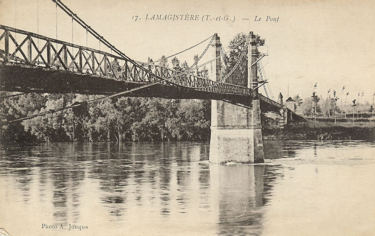 Lamagistère Suspension Bridge 