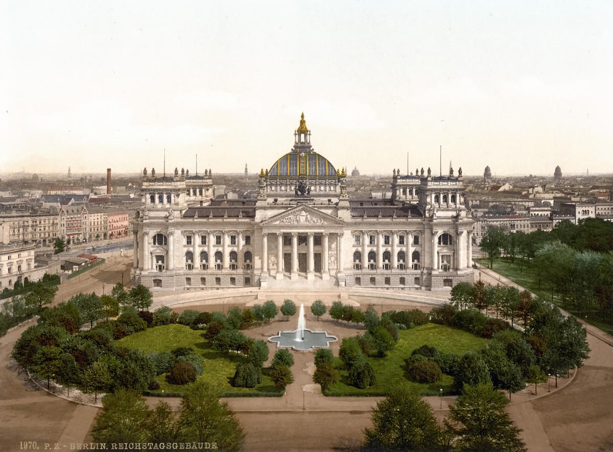 Das Reichstagsgebäude bis um 1900. Blick von der Siegessäule 