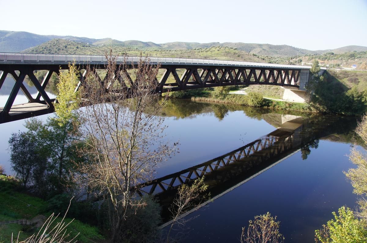 Ponte internacional sobre o Rio Águeda 