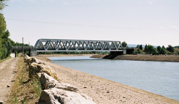 Pont de l'autoroute A 51 sur le Canal EDF à Sainte-Tulle 