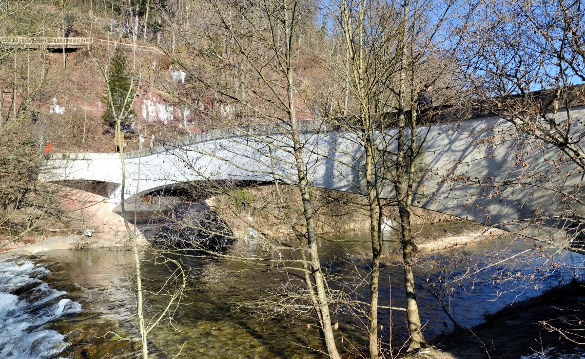 Wiesenbrücke 