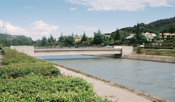 Pont est sur le Canal E.D.F. à Saint-Paul-lès-Durance 