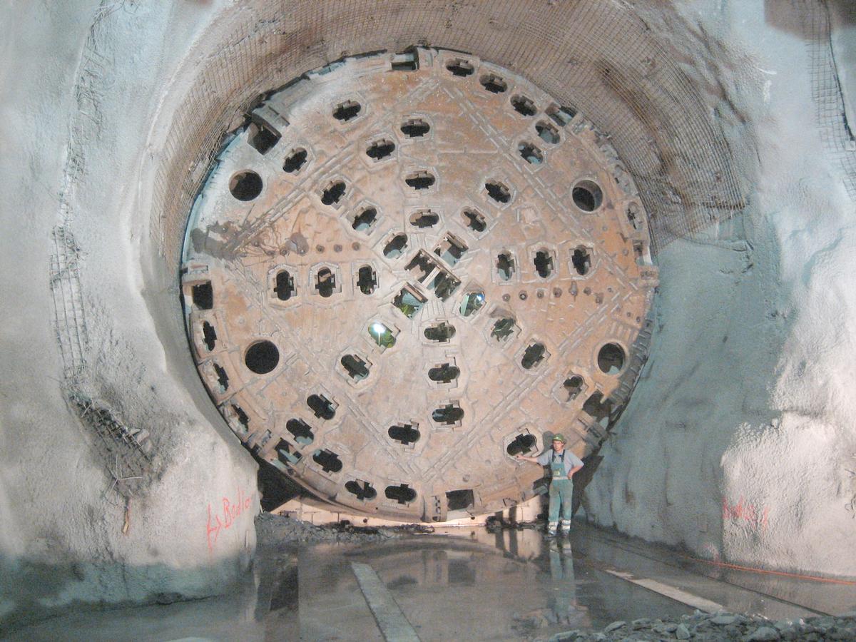 Media File No. 231756 Head of the S-210 Tunnel boring machine used to excavate the eastern tube of the Gotthard Base tunnel between Bodio and Faido, Canton Ticino, Switzerland (all roll chisels have already been removed, picture taken 10 days after breakthrough into multi-function station Faido, 2000 m of rock overhead, diameter is 8.80 m, length of the TBM is 400 m)