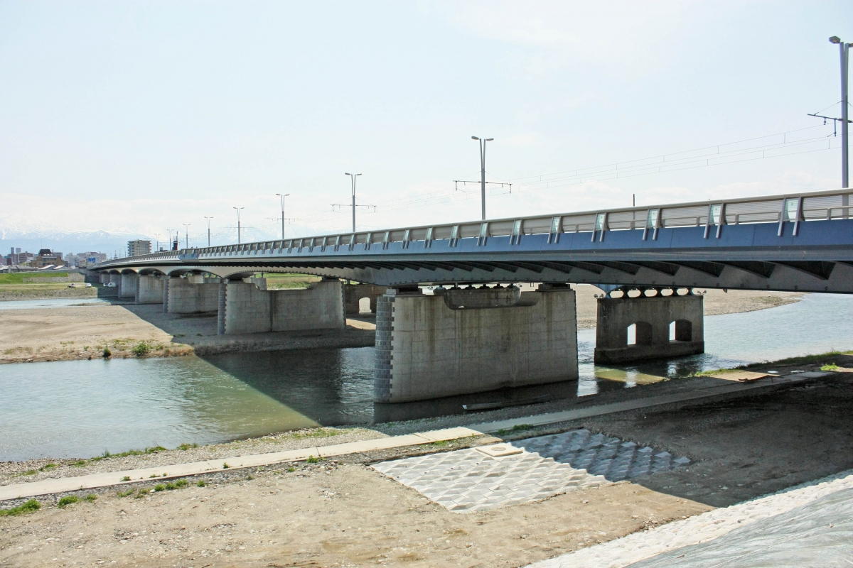 Pont de Toyama 