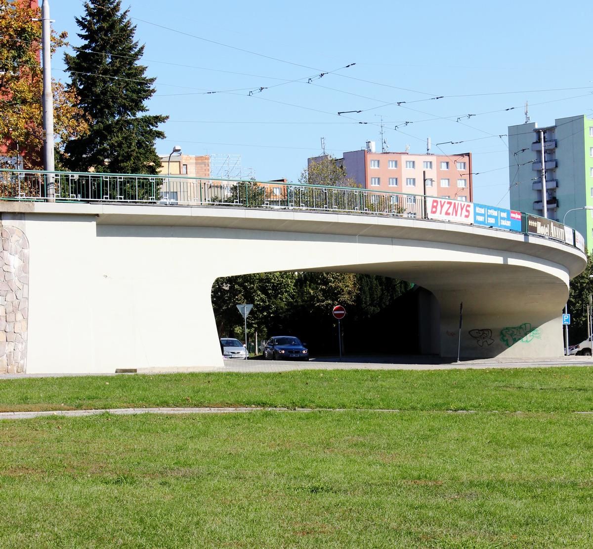 Straßenbahnbrücke über die Kryzovsky-Straße 
