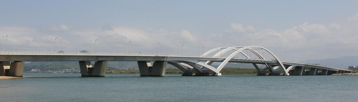 Uminonakamichi-Brücke 