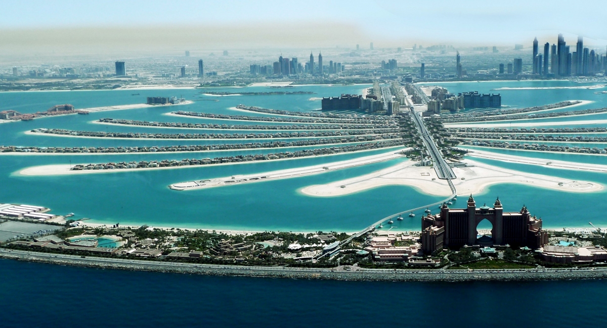 The Palm Jumeirah Vereinigte Arabische Emirate - Dubai - Palm Jumeirah und Dubai Marina - im Vordergrund das Hotel Atlantis