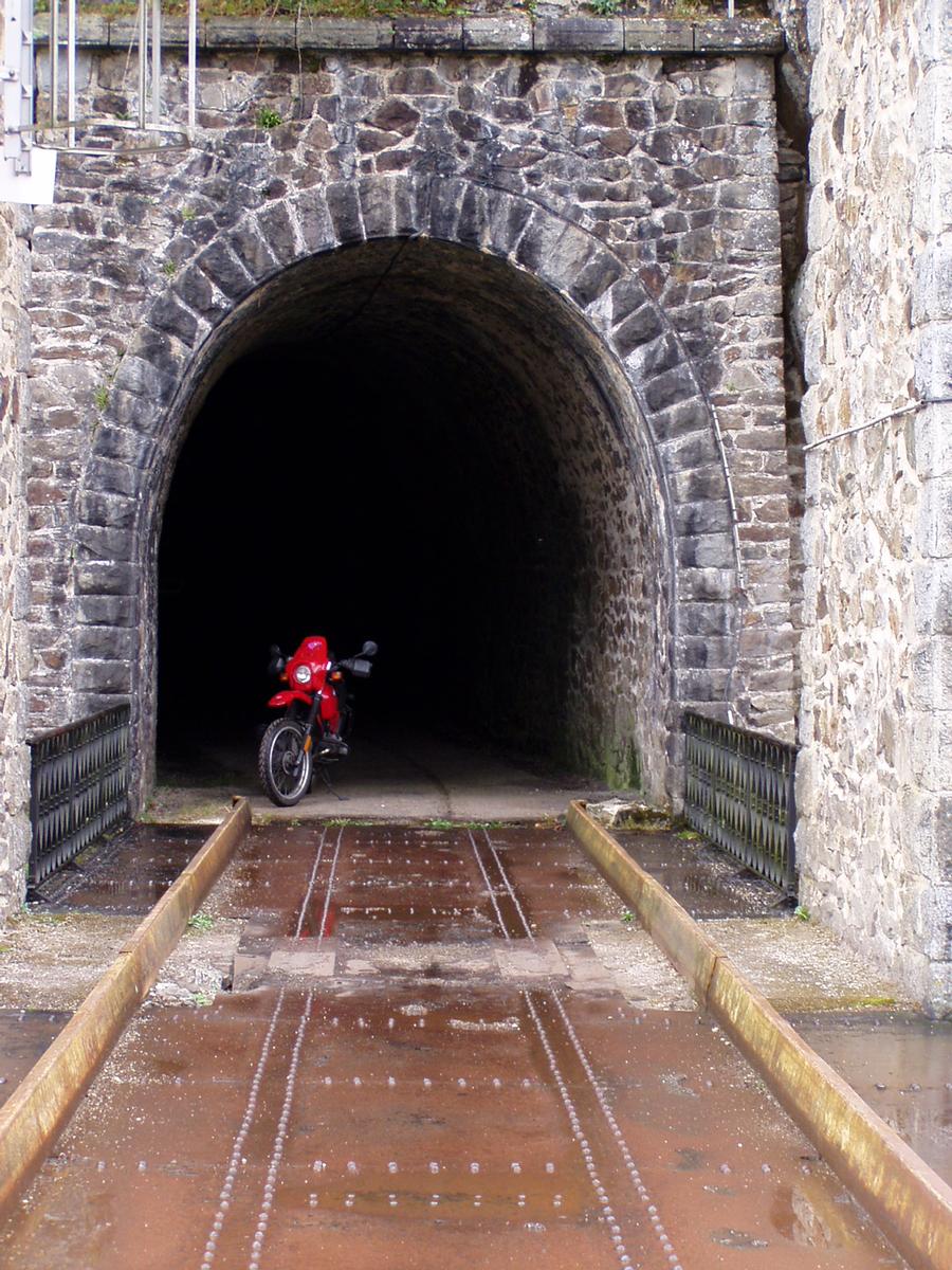 Viaduc des Rochers Noirs - Tunnelportal am Südende der Brücke 