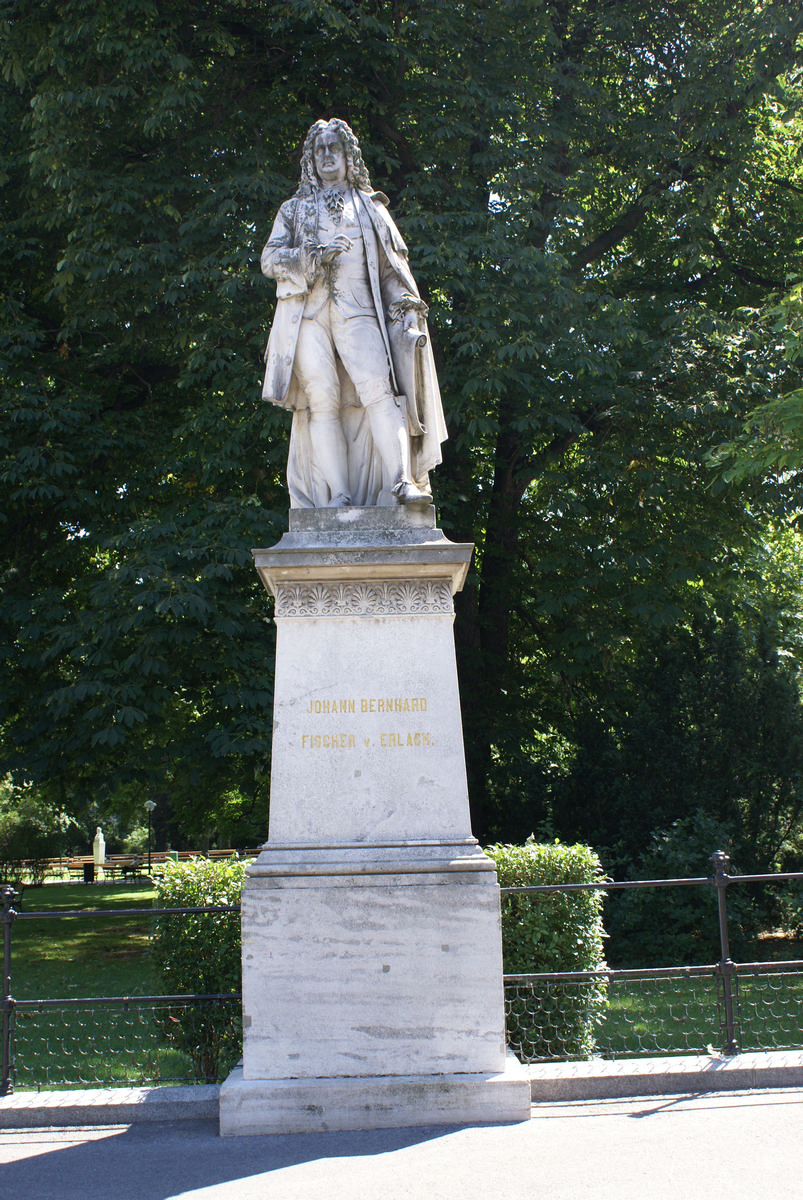 Johann Bernhard Fischer von ErlachStatue devant l'hôtel de ville de Vienne Johann Bernhard Fischer von Erlach Statue devant l'hôtel de ville de Vienne
